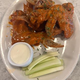 FAMOUS JUMBO CHICKEN WINGS
