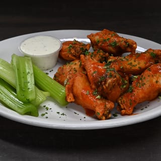 FAMOUS JUMBO CHICKEN WINGS